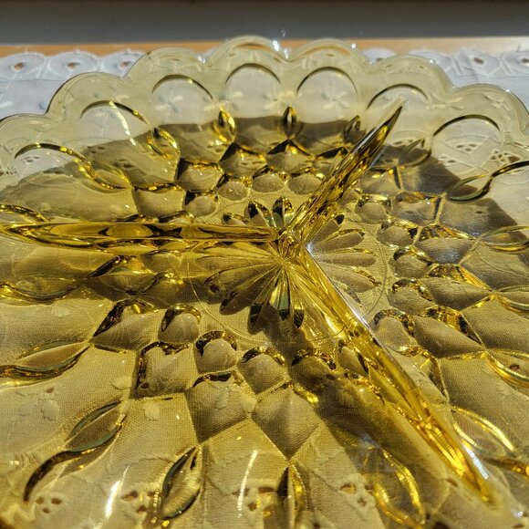 8 1/2" Vintage Anchor Hocking Fairfield Amber/Gold Glass Divided 3-Part Serving - Picture 4 of 6